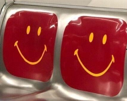 午餐吃瓜文案搞笑,瓜皮飞舞，欢乐满桌